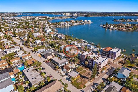 Terreno en venta en Madeira Beach, Florida № 1508381 - foto 6