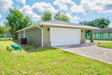House in Sanford, Florida 3 bedrooms, 123.47 sq.m. № 1267294 - photo 25