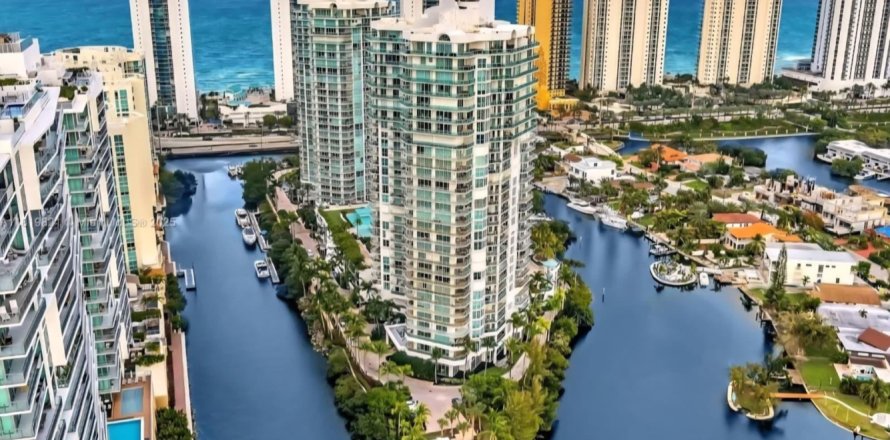 Condo à Sunny Isles Beach, Floride, 3 chambres  № 2191724