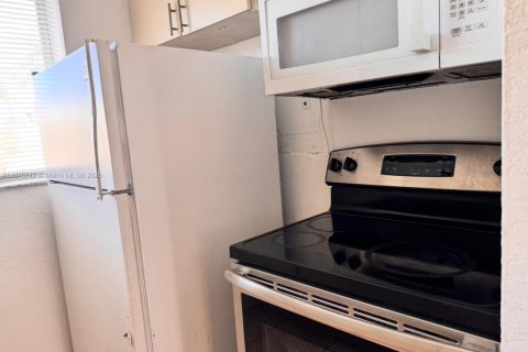 Copropriété à louer à Miami, Floride: 2 chambres, 60.01 m2 № 1928073 - photo 6