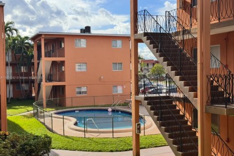 Copropriété à louer à Miami, Floride: 2 chambres, 60.01 m2 № 1928073 - photo 1