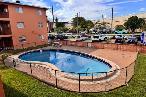 Copropriété à louer à Miami, Floride: 2 chambres, 60.01 m2 № 1928073 - photo 5