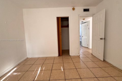 Copropriété à louer à Miami, Floride: 2 chambres, 60.01 m2 № 1928073 - photo 11