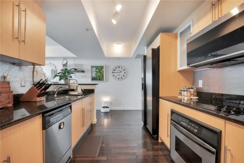 Condo in Miami, Florida, 2 bedrooms  № 2244890 - photo 4