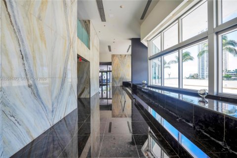 Condo in Miami, Florida, 2 bedrooms  № 2244890 - photo 24