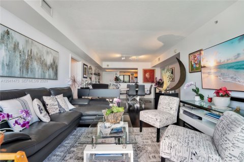 Condo in Miami, Florida, 2 bedrooms  № 2244890 - photo 10