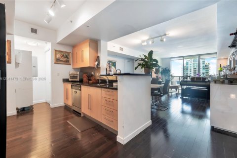 Condo in Miami, Florida, 2 bedrooms  № 2244890 - photo 2
