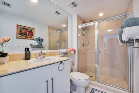 Condo in Miami, Florida, 2 bedrooms  № 2244890 - photo 15