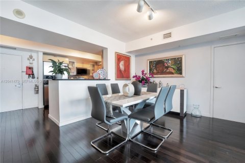 Condo in Miami, Florida, 2 bedrooms  № 2244890 - photo 5