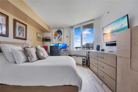 Condo in Miami, Florida, 2 bedrooms  № 2244890 - photo 12