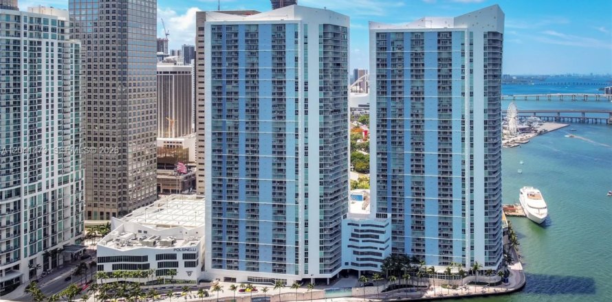 Condo in Miami, Florida, 2 bedrooms  № 2244890