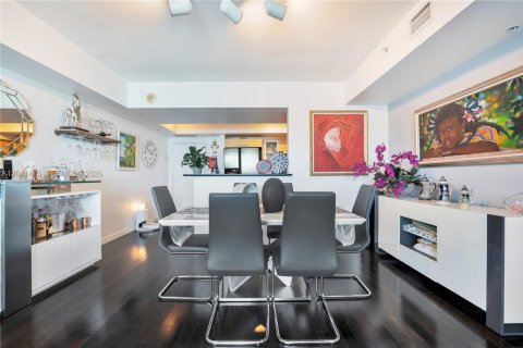 Condo in Miami, Florida, 2 bedrooms  № 2244890 - photo 6