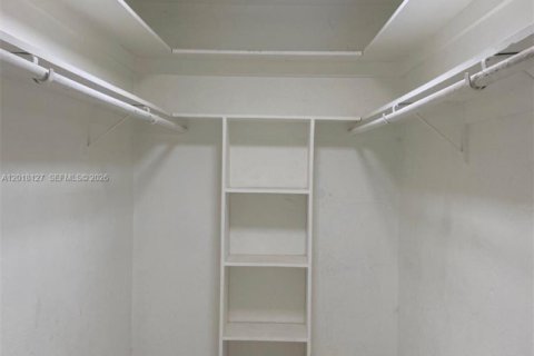 Снять в аренду кондоминиум в Майами, Флорида 2 спальни, 92.72м2, № 2085515 - фото 19