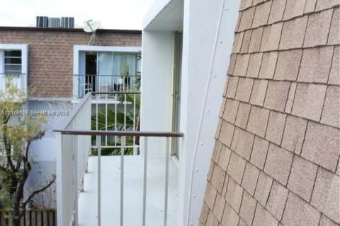 Снять в аренду кондоминиум в Майами, Флорида 2 спальни, 92.72м2, № 2085515 - фото 22