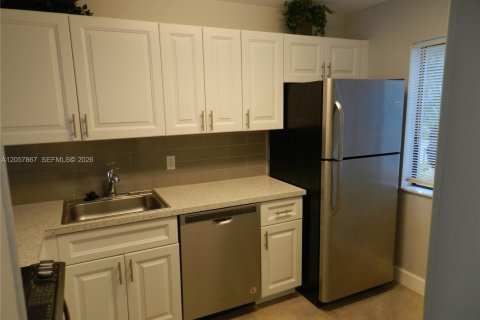 Condo in Lake Worth, Florida, 1 bedroom  № 2188890 - photo 12