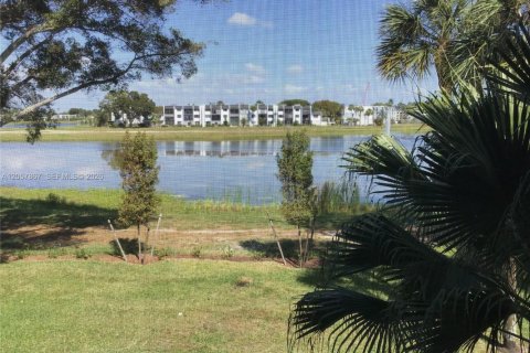 Condo in Lake Worth, Florida, 1 bedroom  № 2188890 - photo 5