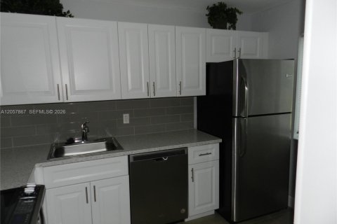 Condo in Lake Worth, Florida, 1 bedroom  № 2188890 - photo 10