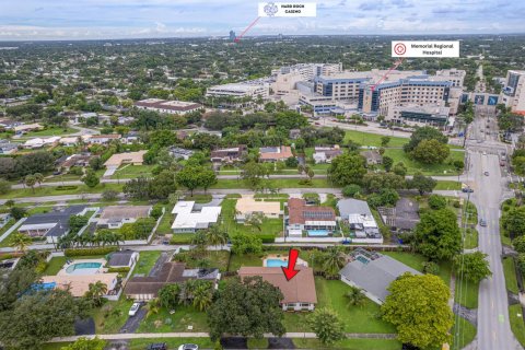 Casa en venta en Hollywood, Florida, 3 dormitorios, 160.16 m2 № 2382960 - foto 3