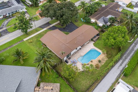 Casa en Hollywood, Florida 3 dormitorios, 160.16 m2 № 2382960