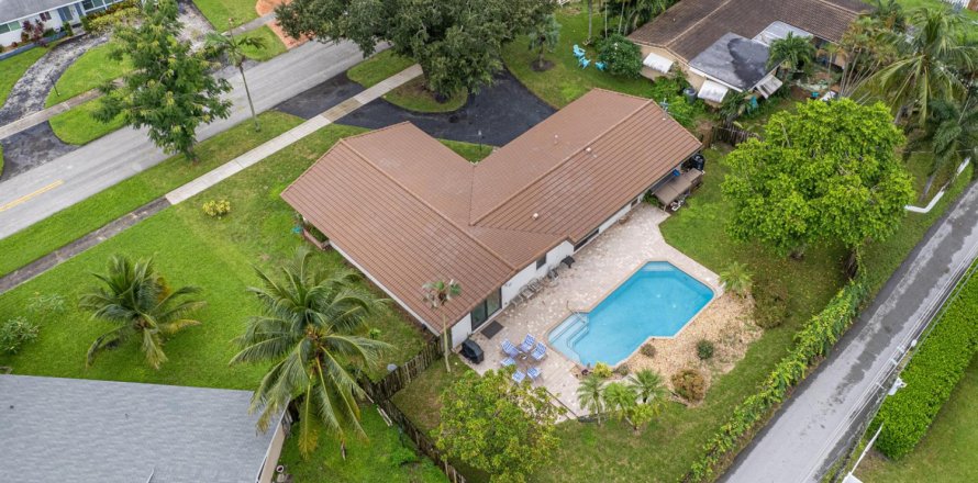 Casa en Hollywood, Florida 3 dormitorios, 160.16 m2 № 2382960
