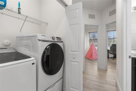 Купить виллу или дом в Хомстед, Флорида 3 спальни, 161.65м2, № 2052307 - фото 22