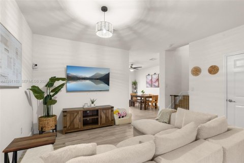 Купить виллу или дом в Хомстед, Флорида 3 спальни, 161.65м2, № 2052307 - фото 6