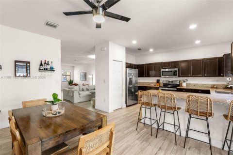 Купить виллу или дом в Хомстед, Флорида 3 спальни, 161.65м2, № 2052307 - фото 13