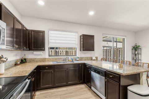 Купить виллу или дом в Хомстед, Флорида 3 спальни, 161.65м2, № 2052307 - фото 12