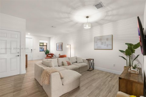 Купить виллу или дом в Хомстед, Флорида 3 спальни, 161.65м2, № 2052307 - фото 8