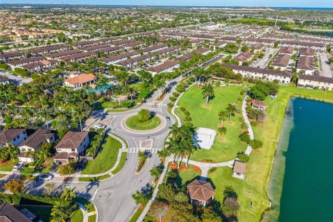 Купить виллу или дом в Хомстед, Флорида 3 спальни, 161.65м2, № 2052307 - фото 28