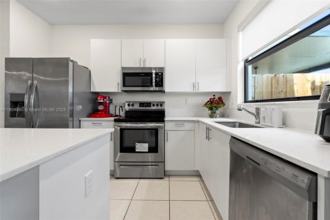House in Homestead, Florida 3 bedrooms, 123.37 sq.m. № 1700993 - photo 12