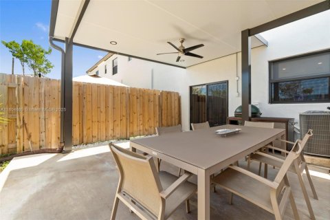 House in Homestead, Florida 3 bedrooms, 123.37 sq.m. № 1700993 - photo 19