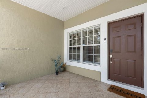 Adosado en venta en Coral Springs, Florida, 4 dormitorios, 200.85 m2 № 1897033 - foto 2