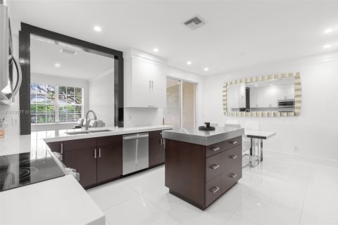 Adosado en venta en Coral Springs, Florida, 4 dormitorios, 200.85 m2 № 1897033 - foto 3