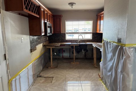 House in Tampa, Florida 3 bedrooms, 150.5 sq.m. № 1687804 - photo 6