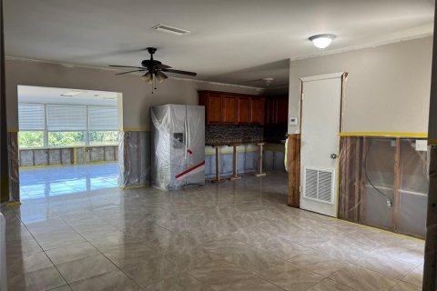 House in Tampa, Florida 3 bedrooms, 150.5 sq.m. № 1687804 - photo 2