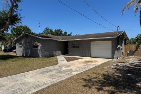 House in Tampa, Florida 3 bedrooms, 150.5 sq.m. № 1687804 - photo 1