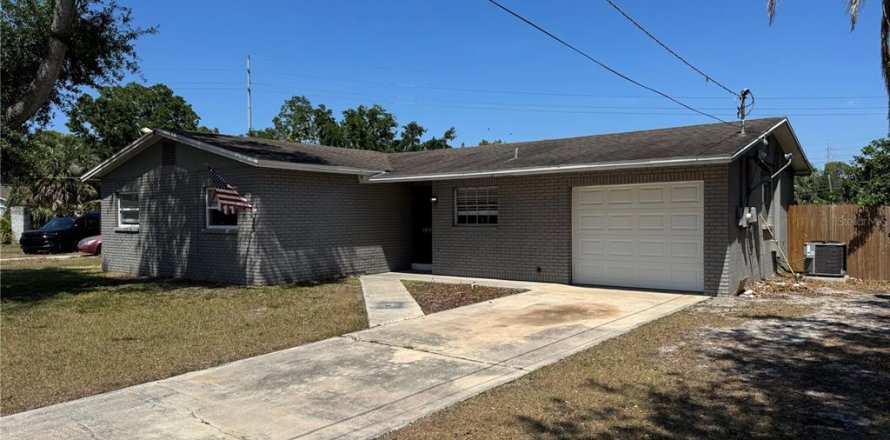 House in Tampa, Florida 3 bedrooms, 150.5 sq.m. № 1687804