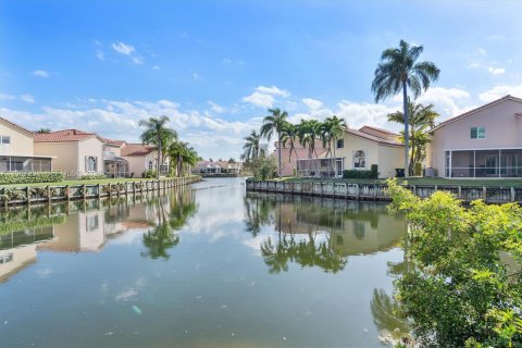 House in Dania Beach, Florida 3 bedrooms, 128.95 sq.m. № 2028772 - photo 25