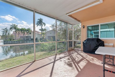 House in Dania Beach, Florida 3 bedrooms, 128.95 sq.m. № 2028772 - photo 22