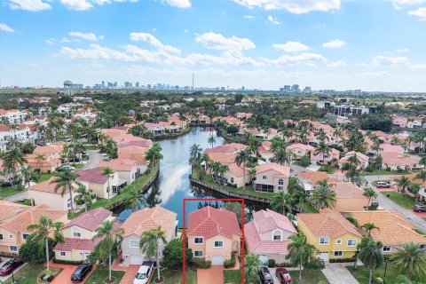 House in Dania Beach, Florida 3 bedrooms, 128.95 sq.m. № 2028772 - photo 27