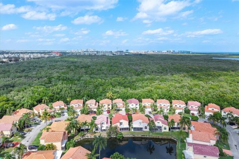 House in Dania Beach, Florida 3 bedrooms, 128.95 sq.m. № 2028772 - photo 30