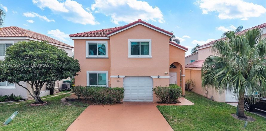 House in Dania Beach, Florida 3 bedrooms, 128.95 sq.m. № 2028772