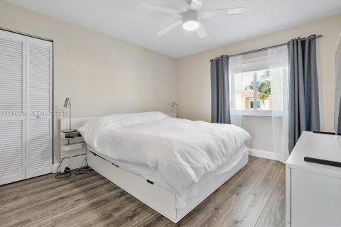 House in Dania Beach, Florida 3 bedrooms, 128.95 sq.m. № 2028772 - photo 18