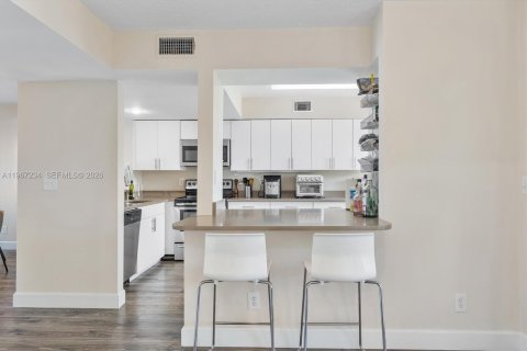 House in Dania Beach, Florida 3 bedrooms, 128.95 sq.m. № 2028772 - photo 6