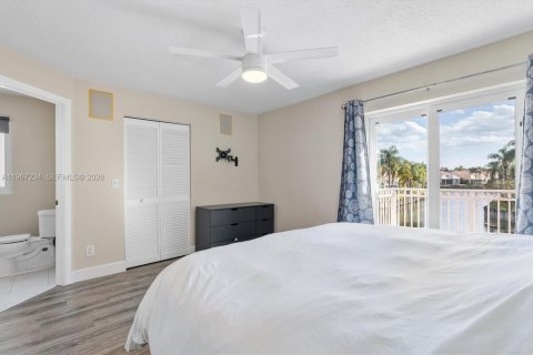 House in Dania Beach, Florida 3 bedrooms, 128.95 sq.m. № 2028772 - photo 11