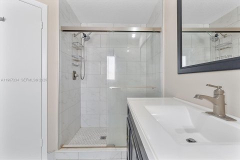 House in Dania Beach, Florida 3 bedrooms, 128.95 sq.m. № 2028772 - photo 17