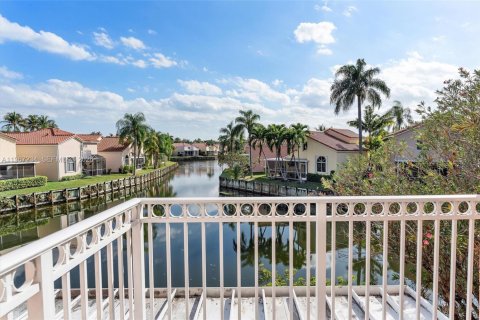 House in Dania Beach, Florida 3 bedrooms, 128.95 sq.m. № 2028772 - photo 15