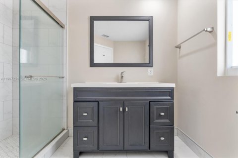 House in Dania Beach, Florida 3 bedrooms, 128.95 sq.m. № 2028772 - photo 16