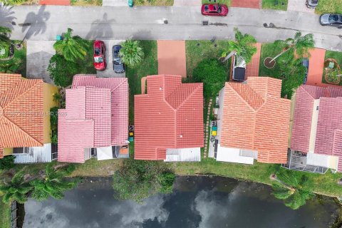 House in Dania Beach, Florida 3 bedrooms, 128.95 sq.m. № 2028772 - photo 29